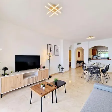 Sky & Blue Horizon Apartment *